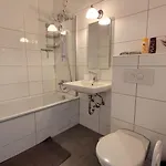 2-zimmer 4 Person, Balkon, Parkplatz Apartman