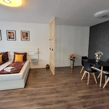 2-zimmer 4 Person, Balkon, Parkplatz דירה *